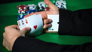 Come imbrogliare a poker con un partner?